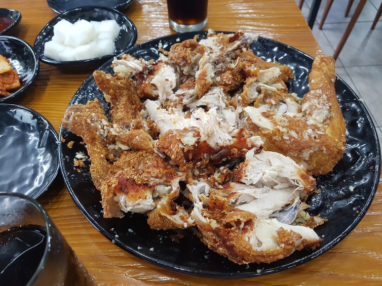묵은지랑 같이 먹는 치킨.jpg | 인스티즈