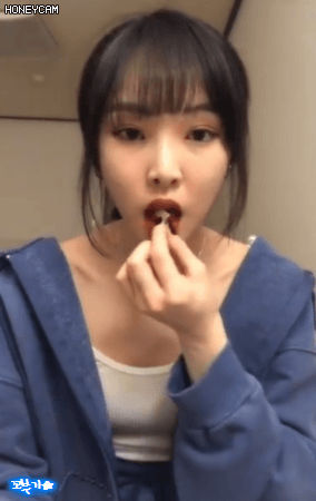 야심한 밤에 찾아왔던 여자친구 유주.gif | 인스티즈