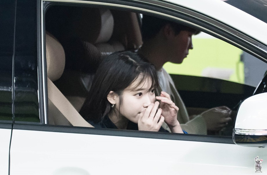 귀엽고 이쁜데 섹시하기까지한 아이유.jpgif | 인스티즈