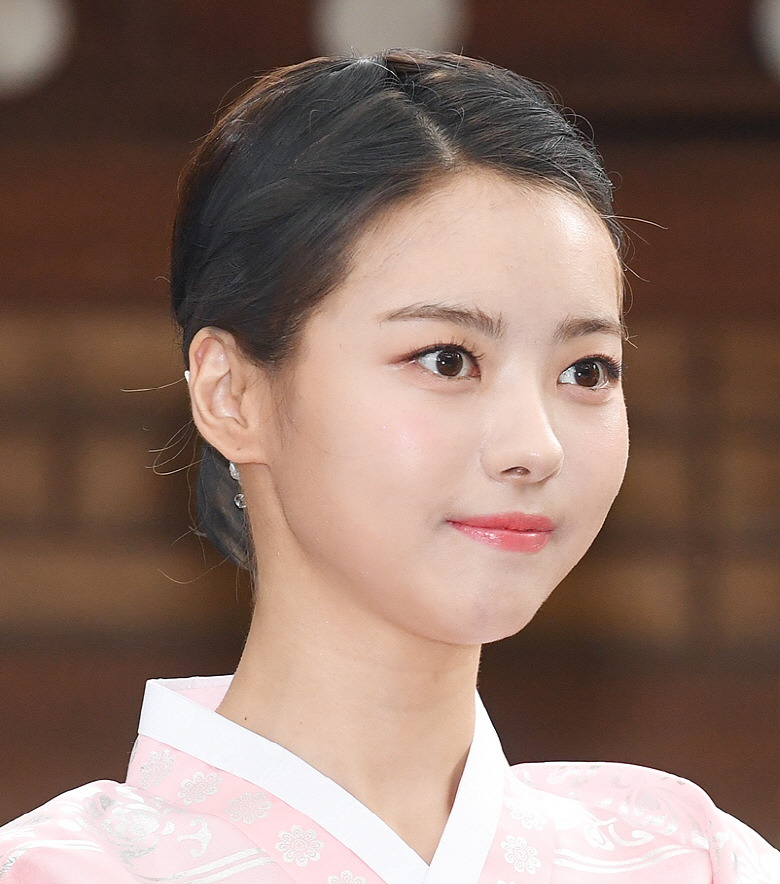 한복 입은 아이오아이 임나영 .jpgif | 인스티즈