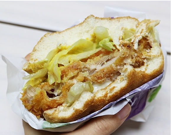 여기 치킨버거 중 하나만 먹어야 한다면?? | 인스티즈
