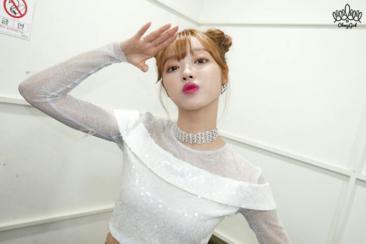 오마이걸 불꽃놀이 비하인드 사진 | 인스티즈