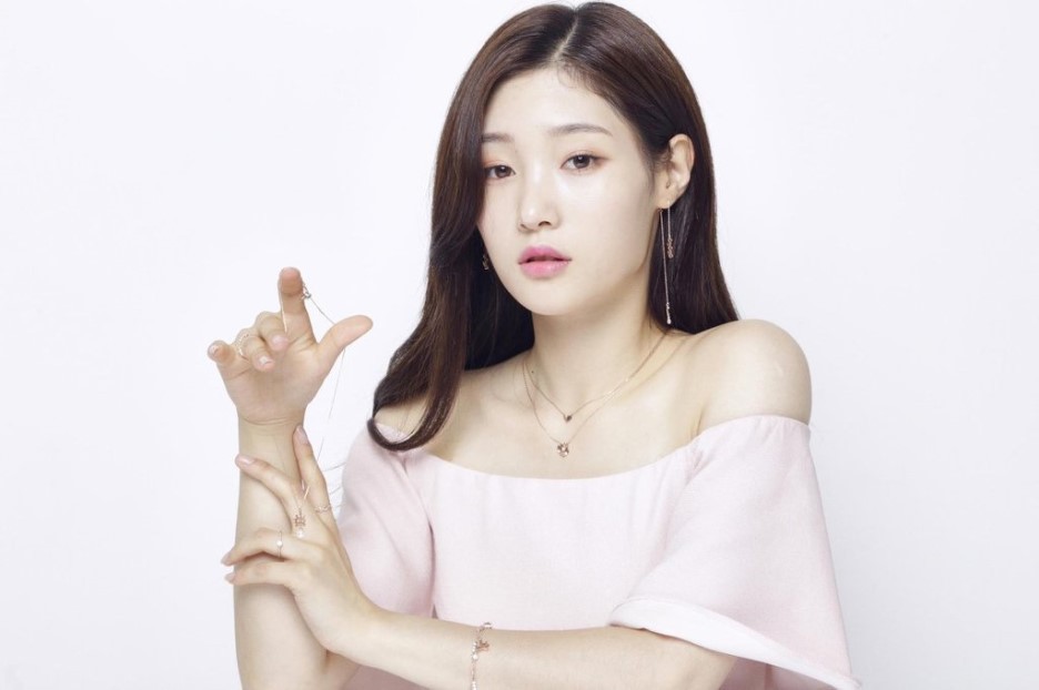 정채연 어깨노출 | 인스티즈
