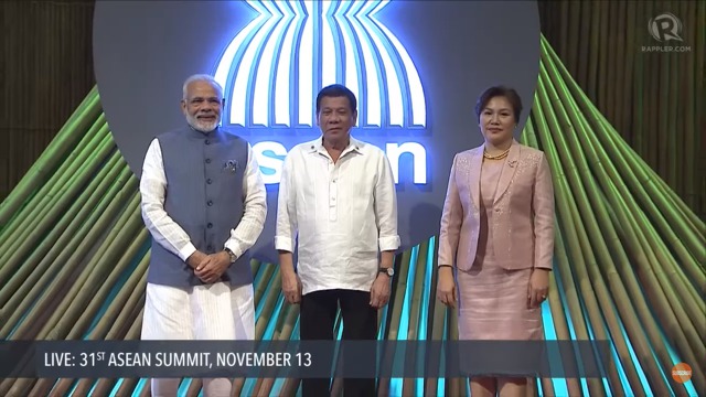 11/13 ASEAN 개막식에 참석한 문재인 대통령.jpg | 인스티즈