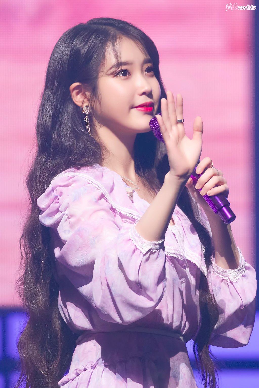 손키스 날리는 아이유.jpg | 인스티즈
