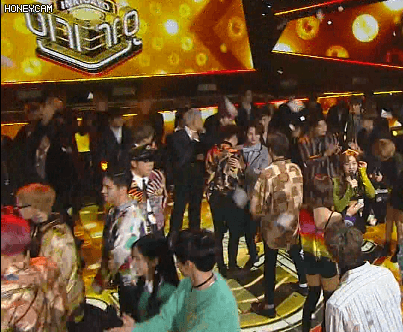 [레드벨벳] 오늘도 트와이스 나연이랑 친목하는 인싸갑 예리미.gif | 인스티즈