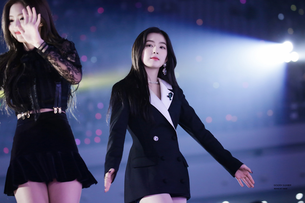 시상식에서 미모 폭격하고 다니는 아이린.jpg | 인스티즈
