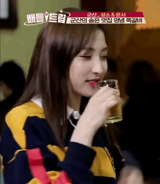 먹방 제대로 찍는 우주소녀 은서.gif | 인스티즈