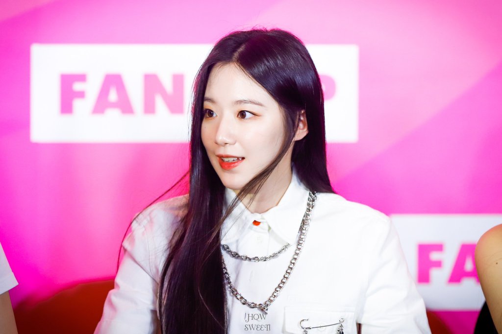 (여자)아이들의 비쥬얼담당 백설공주 슈화.jpgif (311장) | 인스티즈