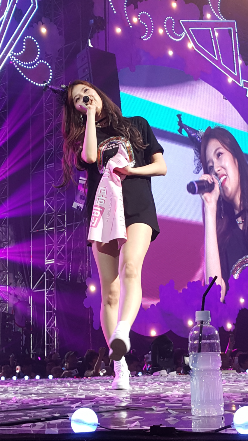 트와이스 사나 앞에서 보면 이런느낌 | 인스티즈