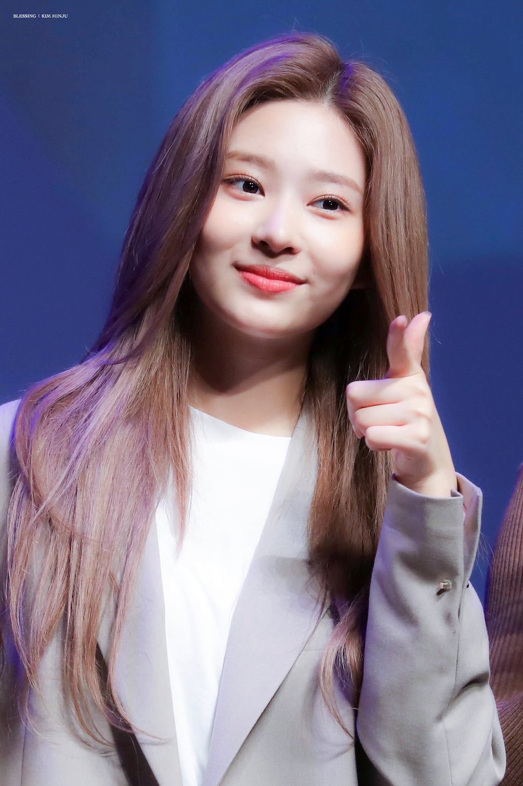 좀이쁜거같은 아이즈원 민주.jpg | 인스티즈