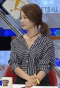 여자가 남자를 좋아한다는 신호.gif | 인스티즈
