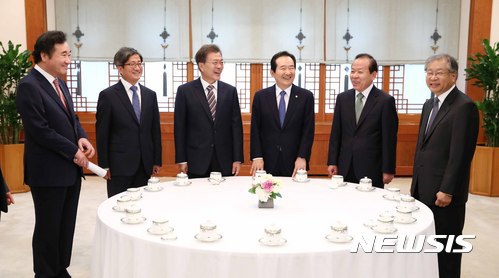 문재인 대통령님과 5부 인사 오찬.jpg | 인스티즈