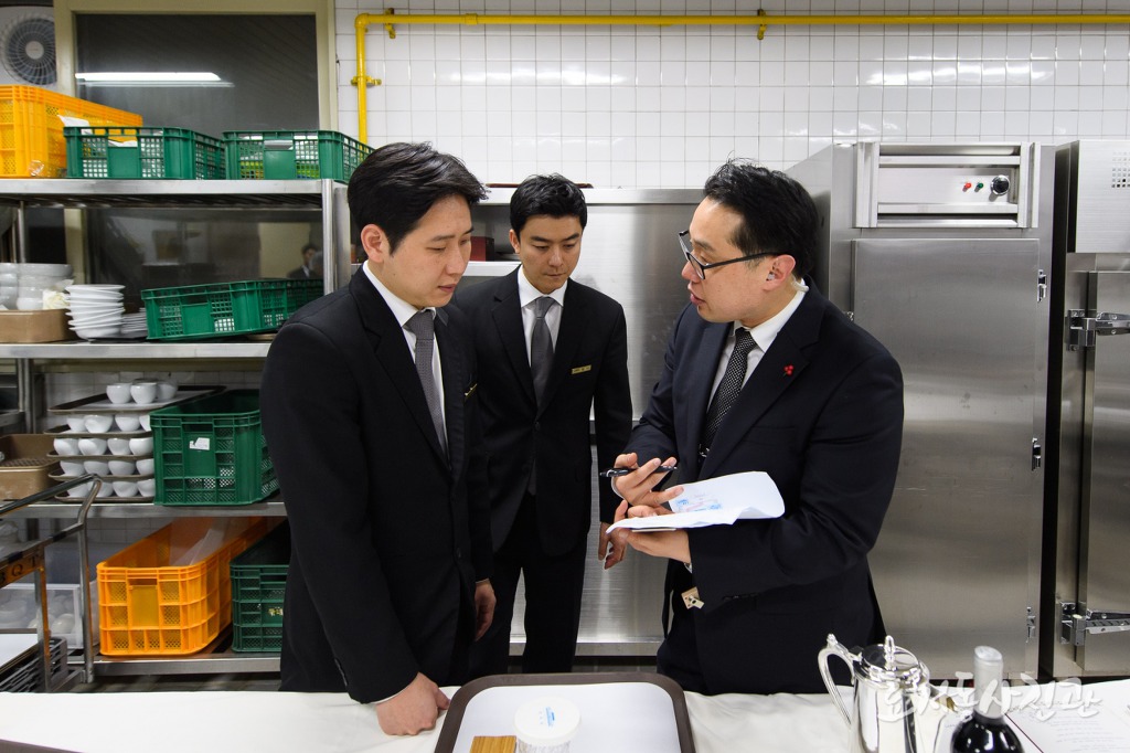 청와대 효자동 사진관) 스리랑카 대통령 국빈 만찬 준비하는 청와대 모습 | 인스티즈