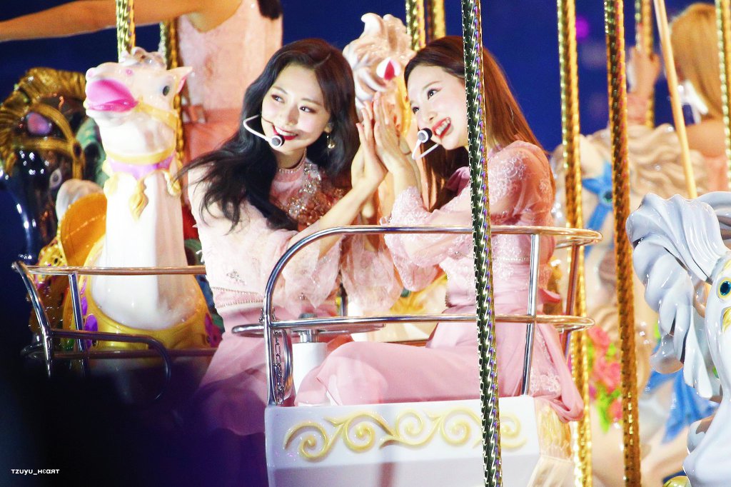 감탄만 나오는 최근 쯔위의 미모.jpgif | 인스티즈