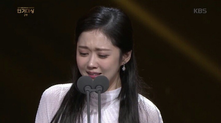 장나라를 현실남편 눈빛으로 쳐다보는 손호준.JPG (KBS시상식) | 인스티즈