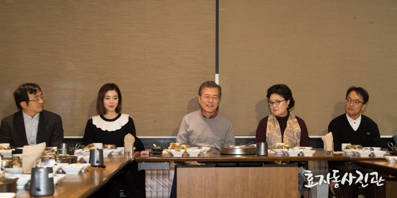 문재인 대통령 영화 1987 관람 현장사진 | 인스티즈
